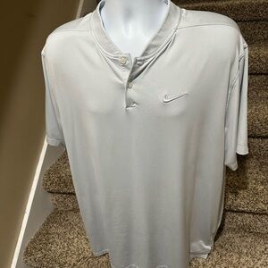 Modern collarless *NIKE Golf* moisture wicking dri-fit casual golf ⛳️ shirt - XL